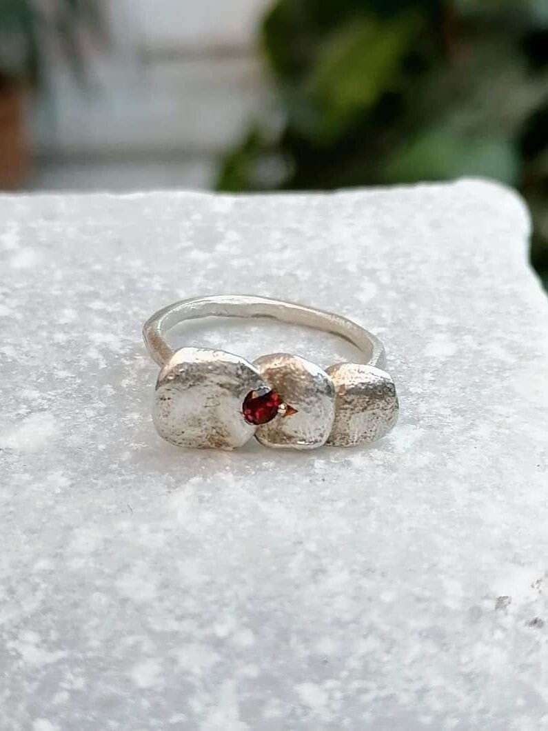 Garnet Taşlı Quadrate Yüzük
