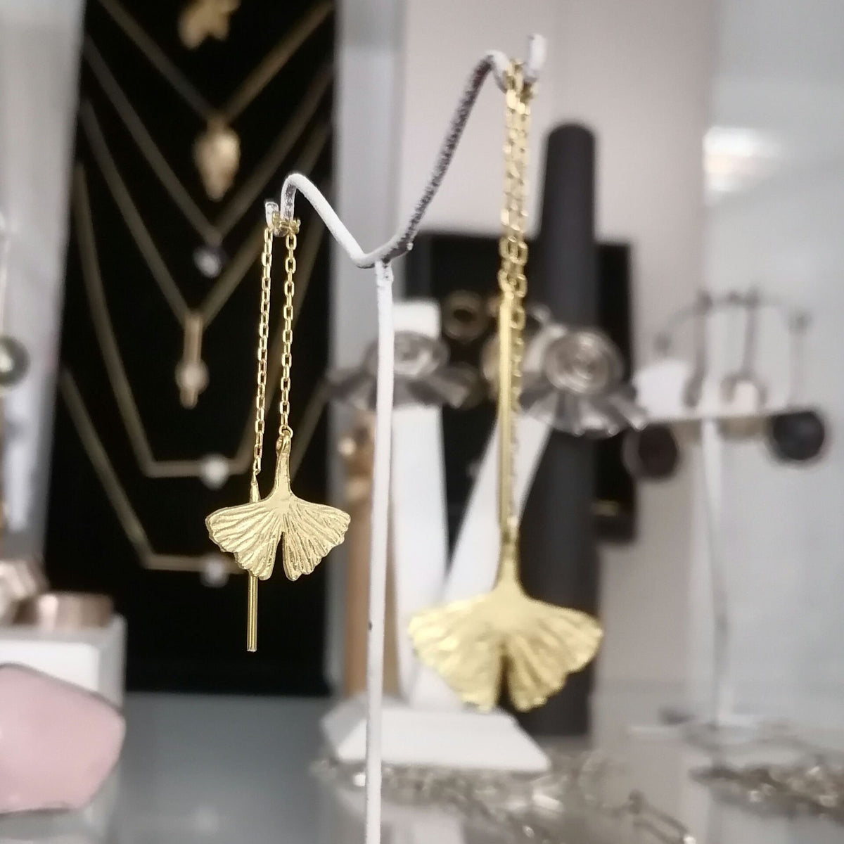 Gümüş Ginkgo Yapraklı Zincir Küpe
