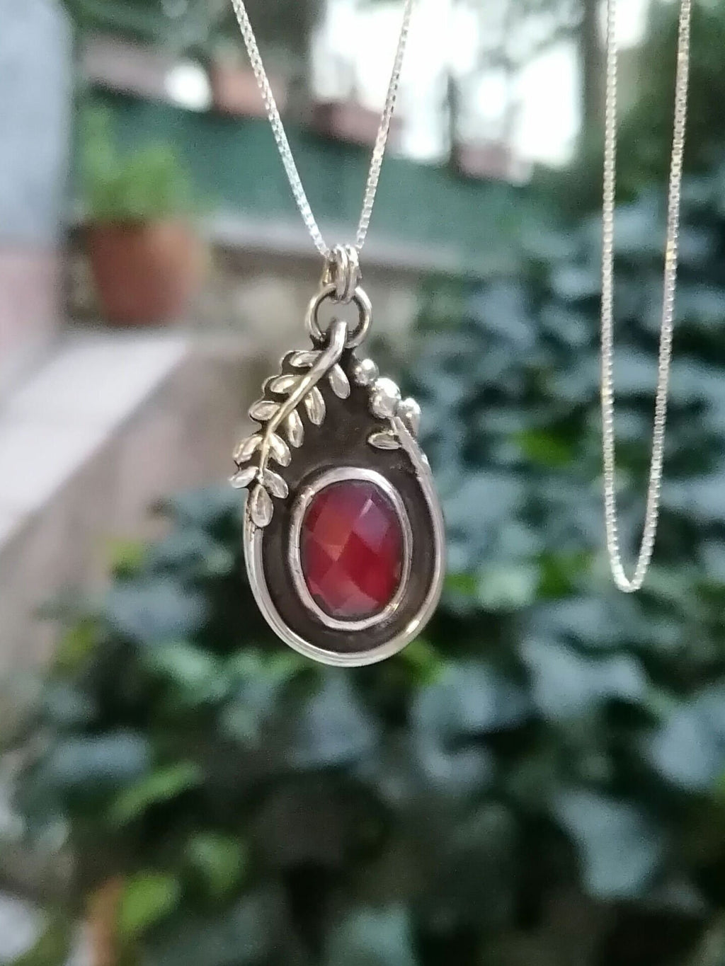 Defne Yapraklı Lâl Taşlı Damla Kolye