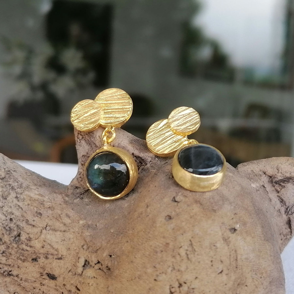 Labradorite Taşlı Pimli Gümüş Küpe Altın Kaplama