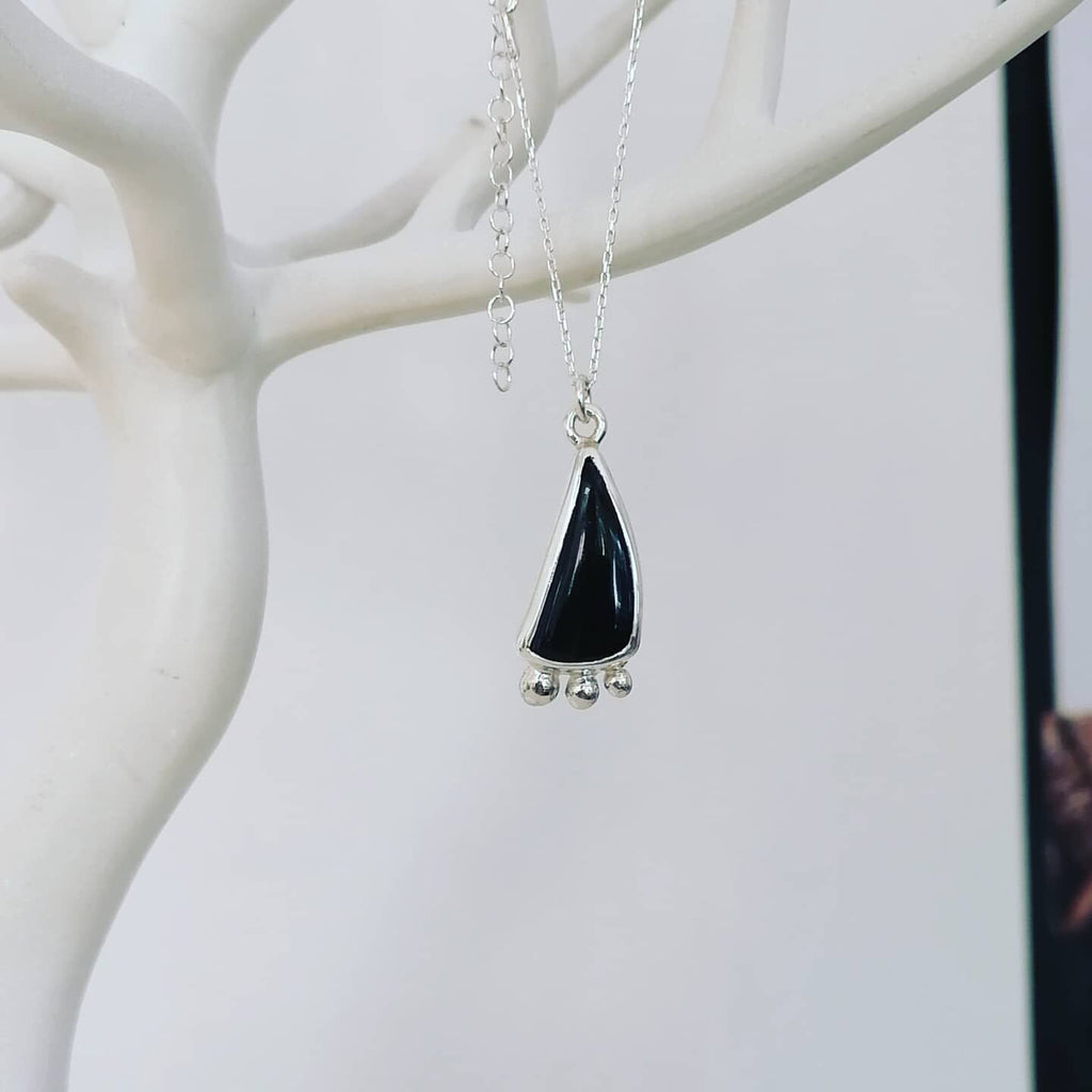 Üç Benek Obsidyen Taşlı Gümüş Kolye