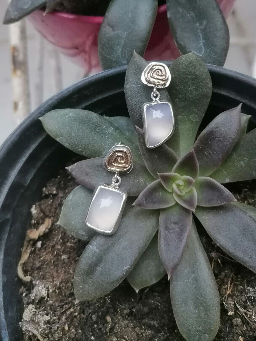 Spiral Figürlü Kalsedon Gümüş Küpe