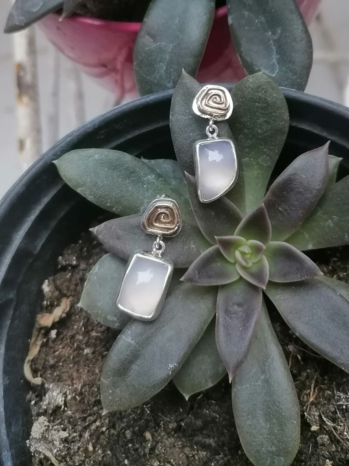 Spiral Figürlü Kalsedon Gümüş Küpe