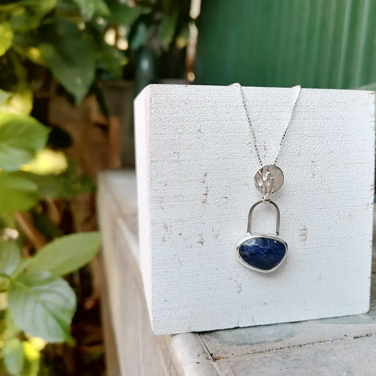 Sodalite Taşlı Gümüş Kolye