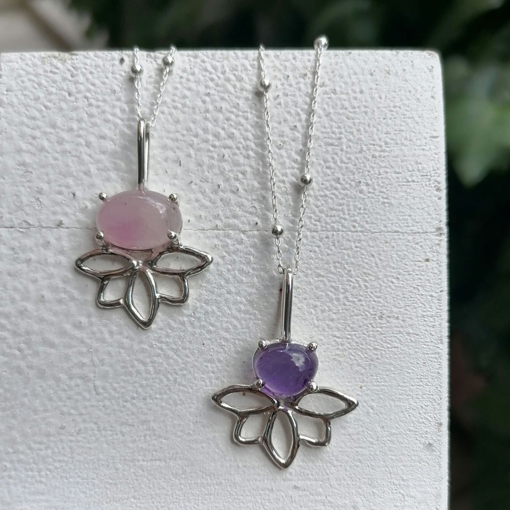 Taş Detaylı Lotus Gümüş Kolye