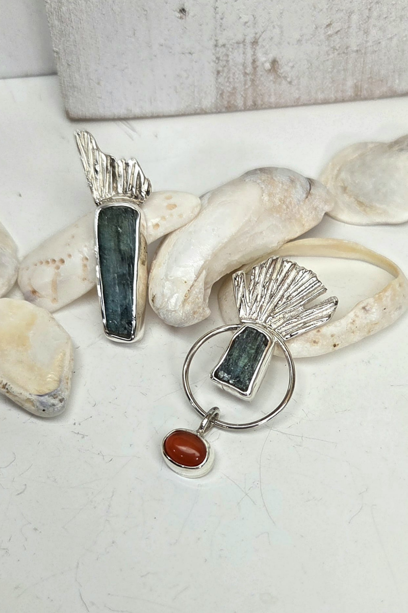 Kyanite ve Carnelian Yelpaze Gümüş Küpe