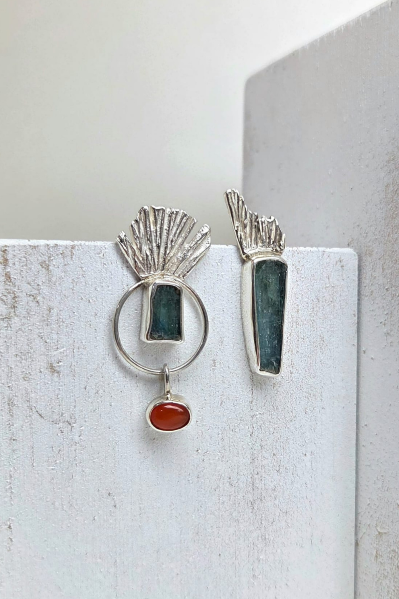Kyanite ve Carnelian Yelpaze Gümüş Küpe