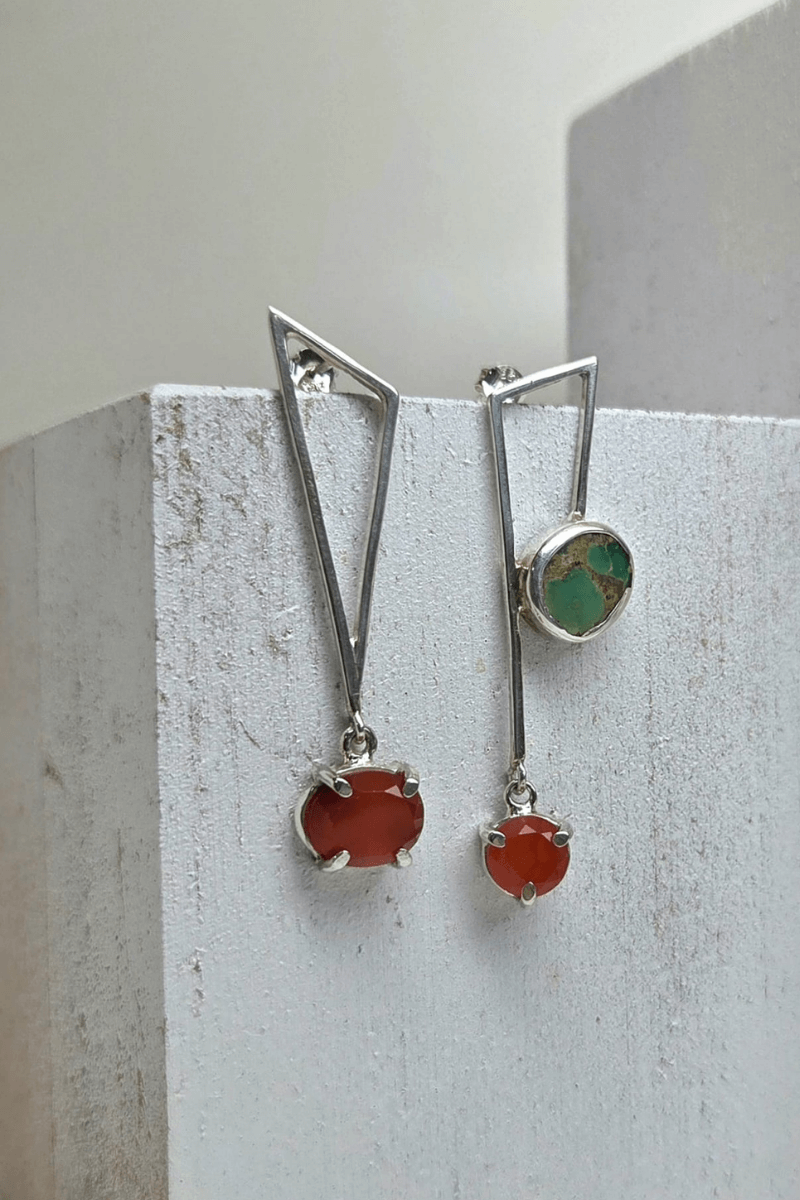 Carnelian ve Turkuaz Taşlı Asimetrik Gümüş Küpe